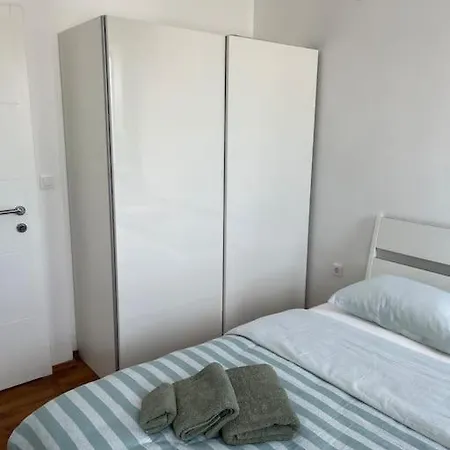 Elegant 2-Bedroom Apartment With Free Parking Novalja Exterior photo