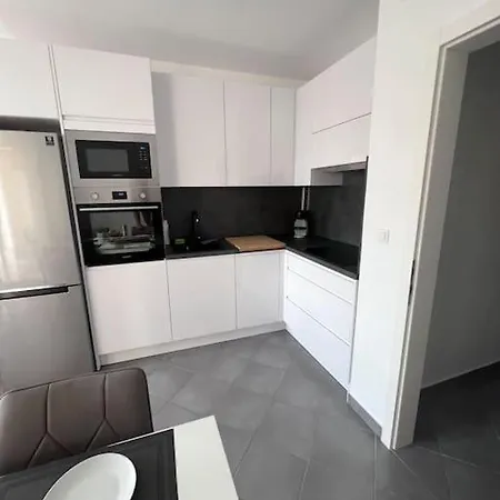 Elegant 2-Bedroom Apartment With Free Parking Novalja Exterior photo