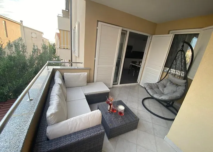 Elegant 2-Bedroom Apartment With Free Parking