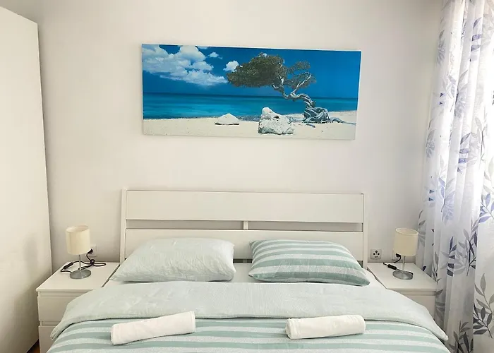 Elegant 2-Bedroom Apartment With Free Parking