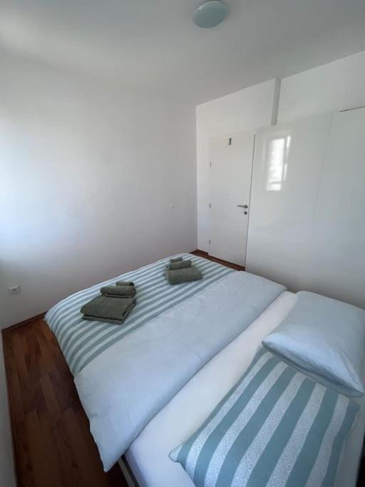 Appartement Elegant 2-bedroom With Free Parking *